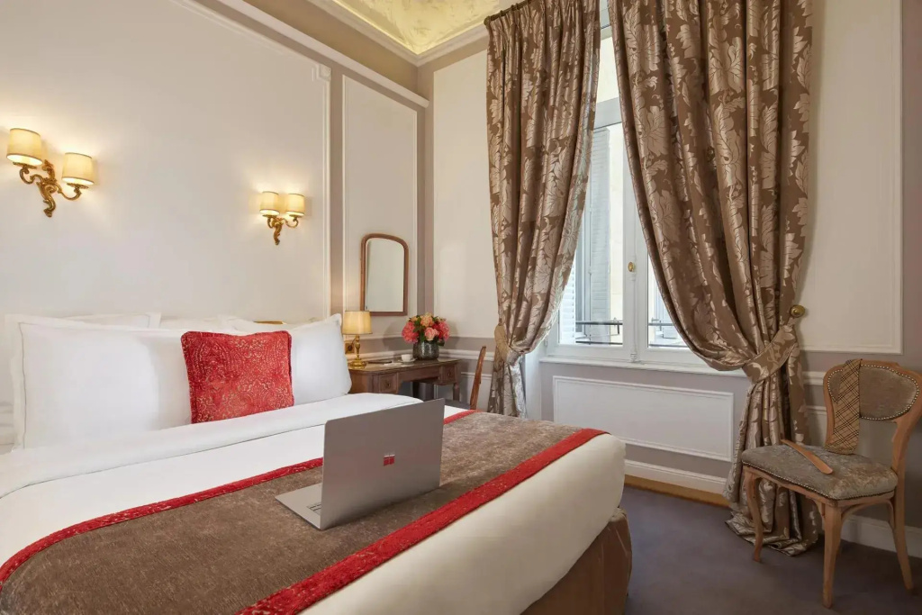 Hotel Regina Louvre 32