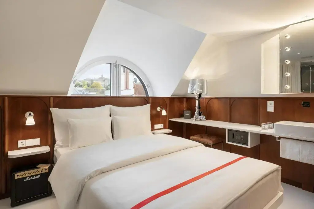 Nest Double room (full double bed)