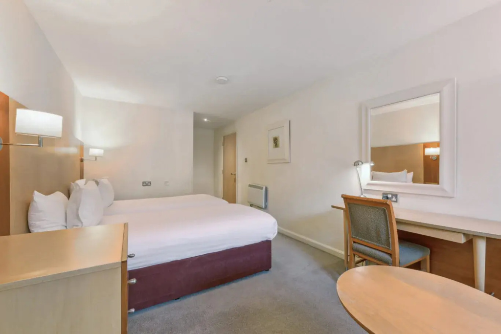 Holyrood Aparthotel - Chambres