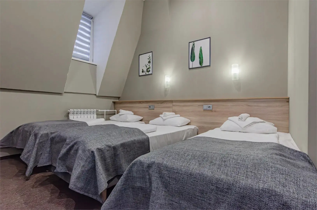 Standard Triple room