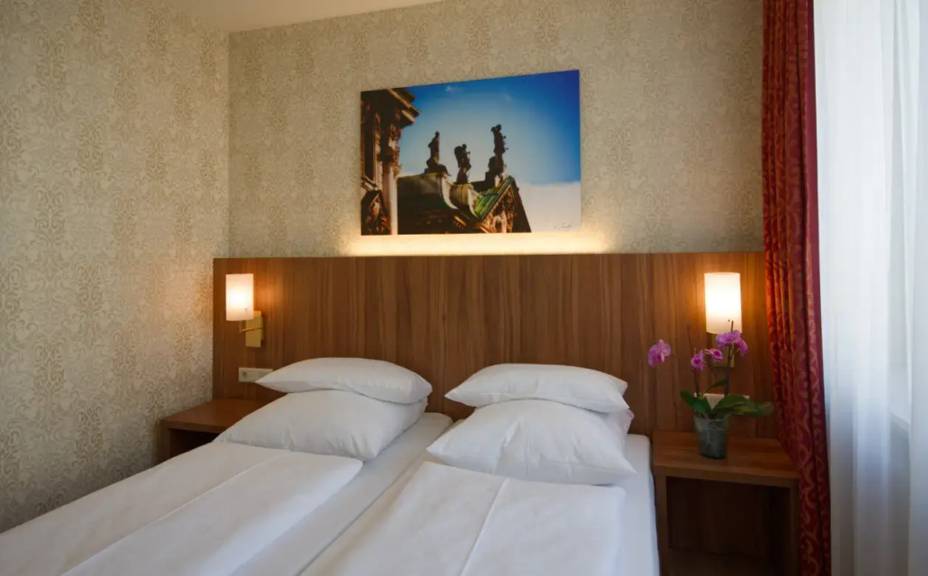 Standard Double room (full double bed)