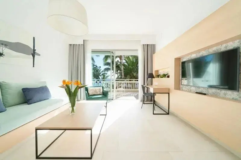 Plus Fariones Suite Hotel - Chambres
