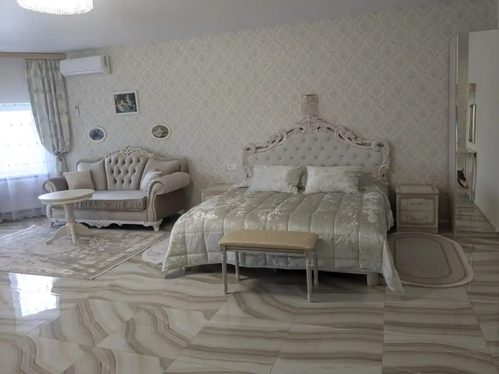 Deluxe Double room (full double bed)