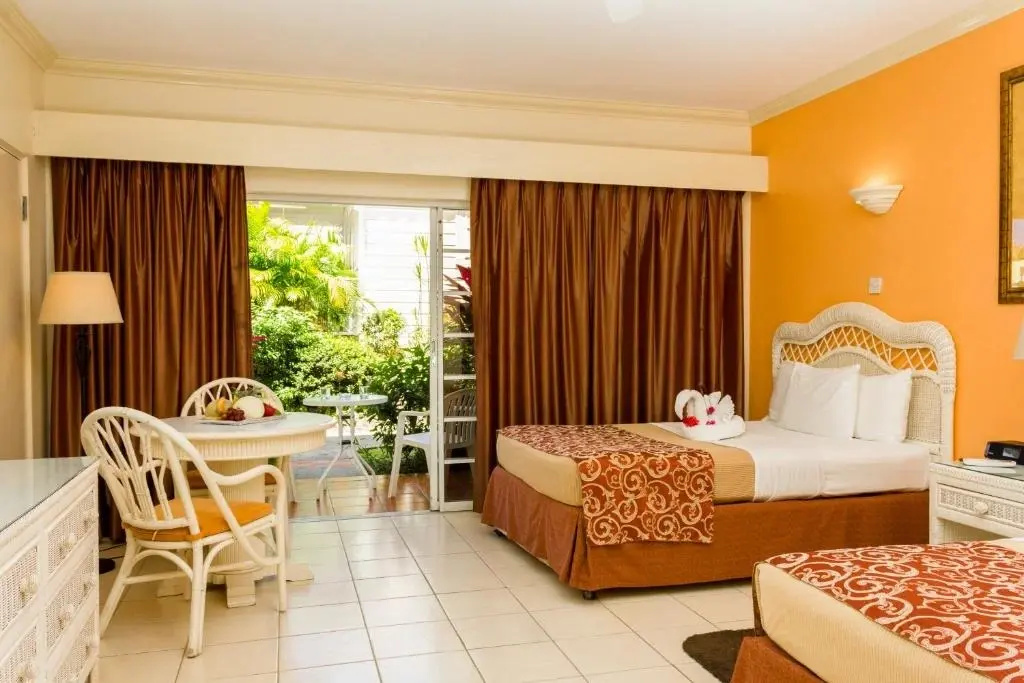 Bay Gardens Hotel - Général