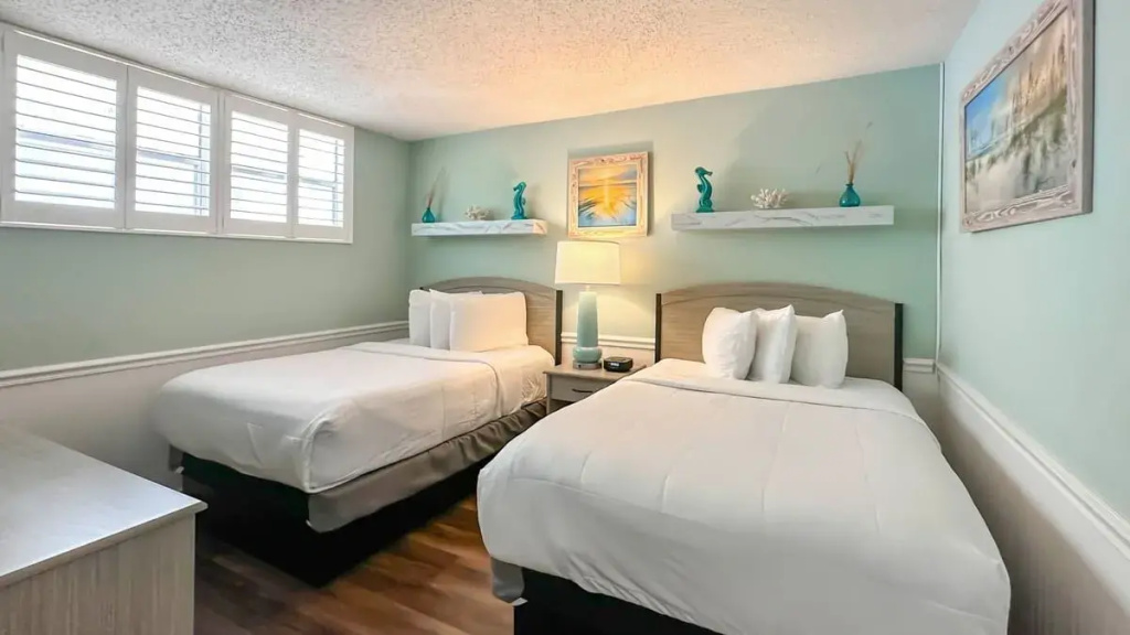 Poolside Quadruple Suite