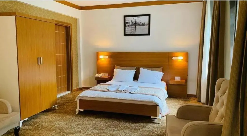 Double Suite (full double bed)