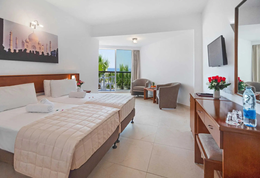 Standard Double room with balcony and with Side Sea View (full double bed)