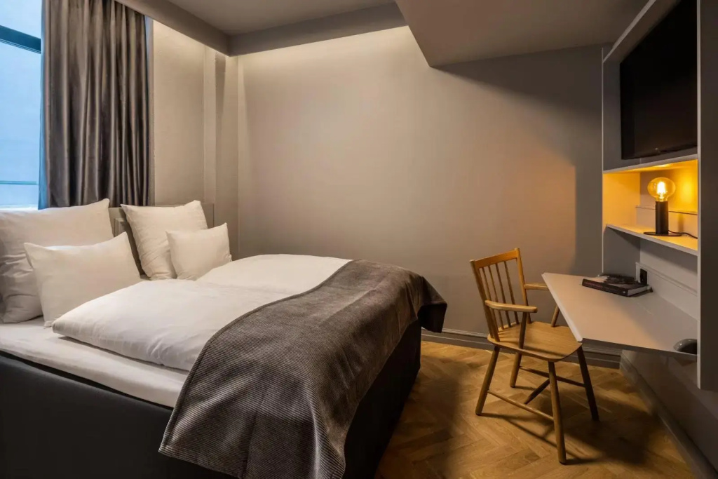 Cabin (no Window) Double room (full double bed)
