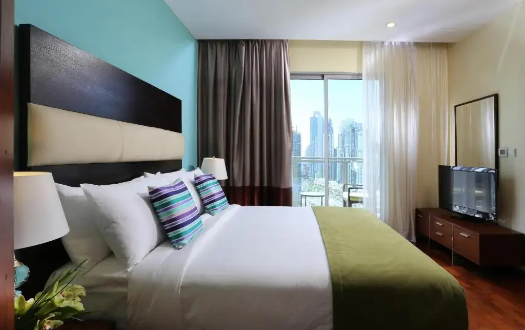 1 Bedroom Double Suite with Downtown view (full double bed)