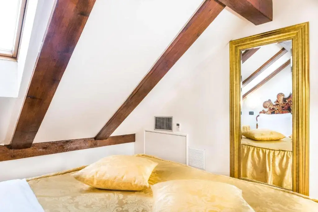 Quadruple Duplex Suite