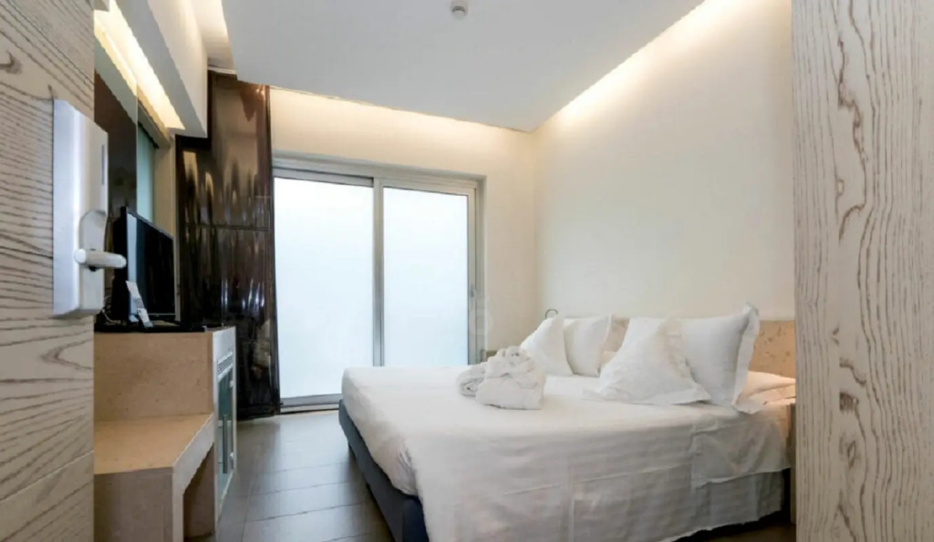 Double room with balcony (full double bed)