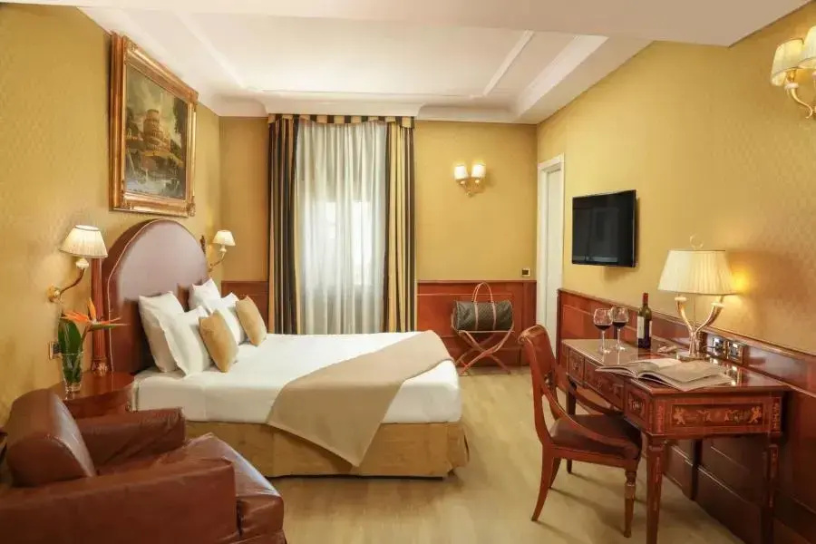 Colosseo Double Suite (full double bed)