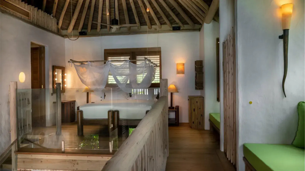 Люкс with Pool Crusoe в Soneva Fushi