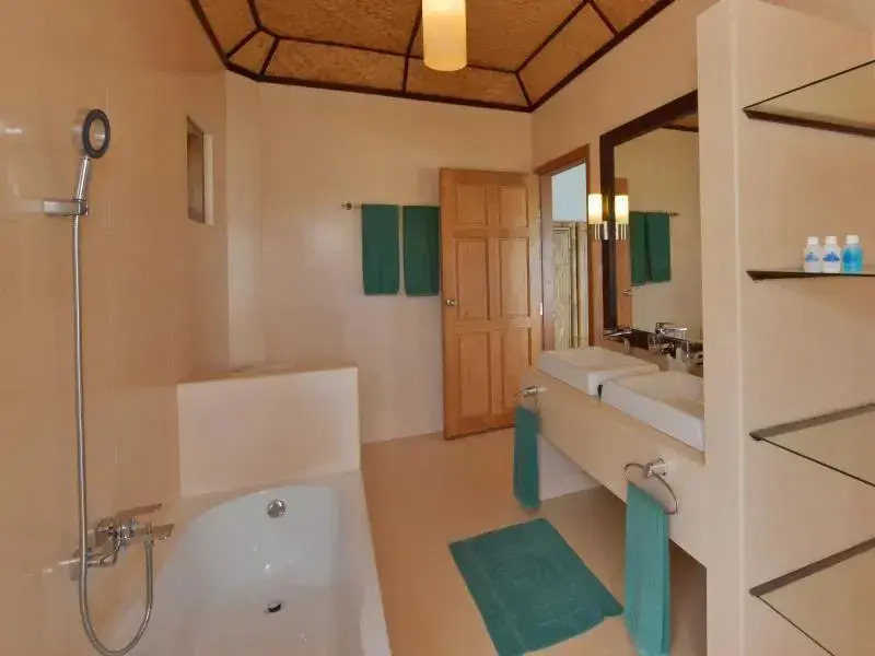 Angaga Island Resort & Spa