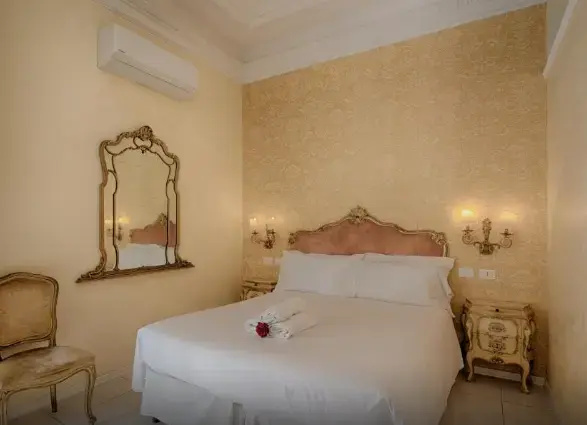 Standard Double room with balcony (full double bed)