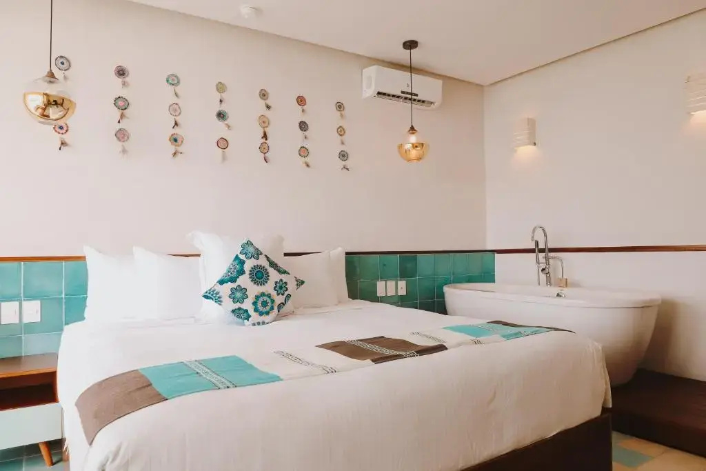 Honeymoon Double Suite with balcony and with ocean view full double bed