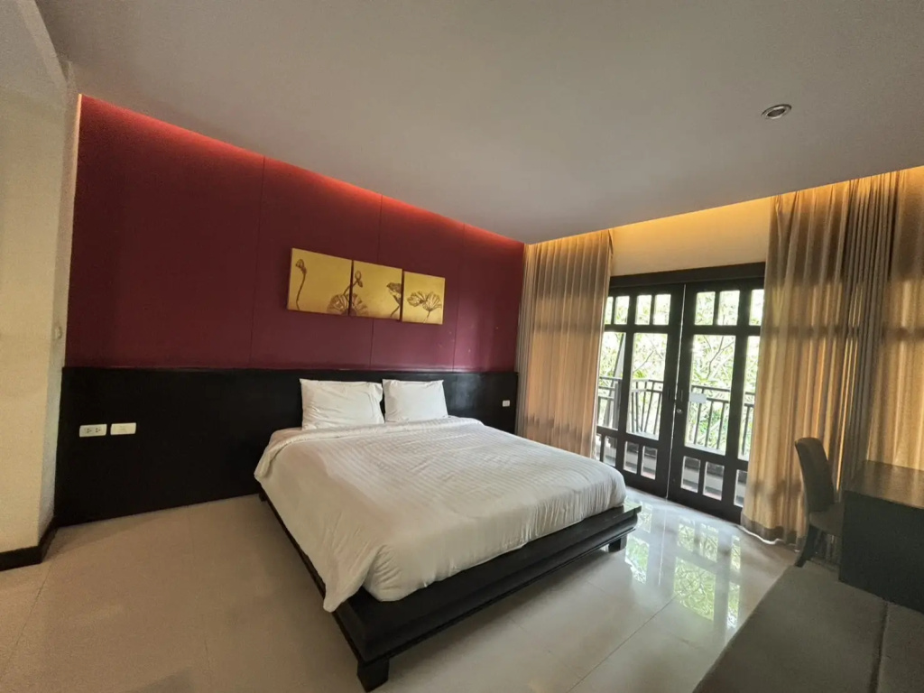 Deluxe Double room (full double bed)