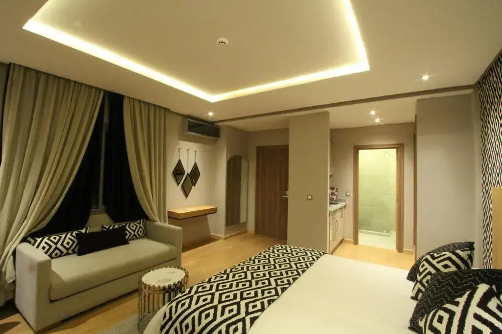 Deluxe Double Suite (full double bed)