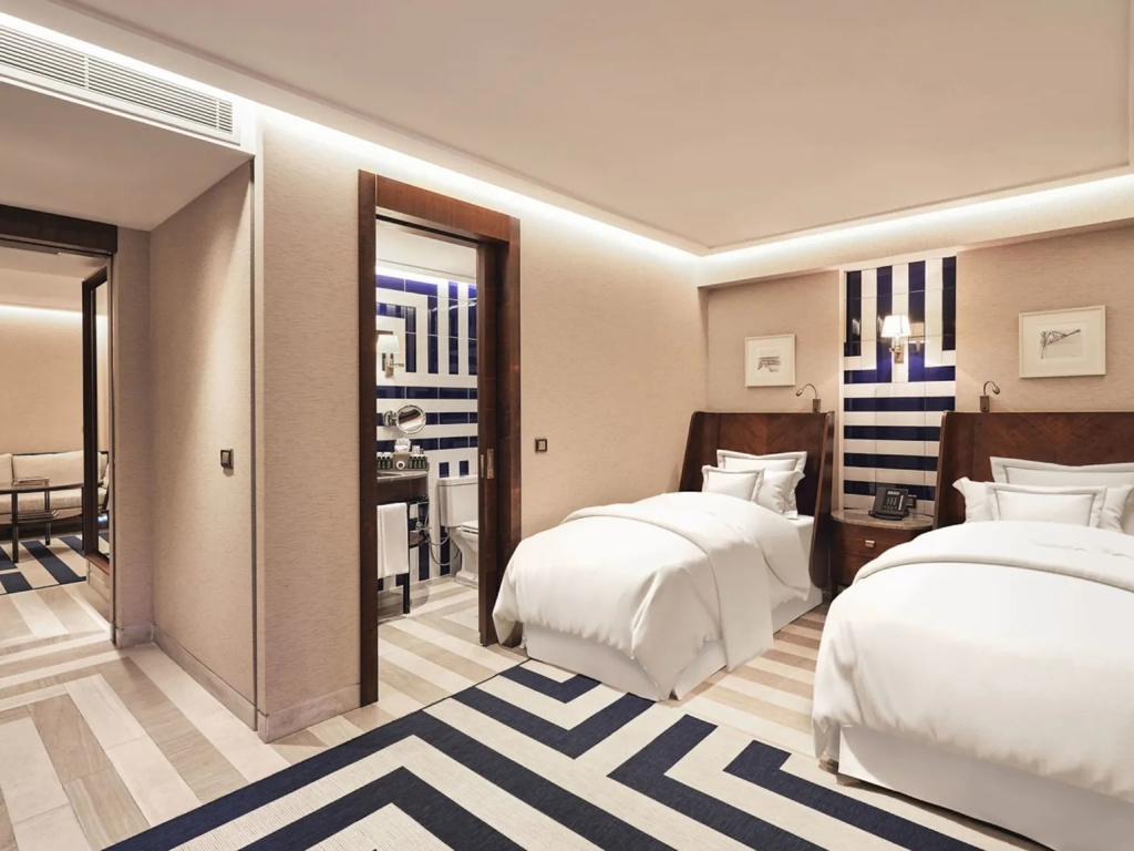 2 Bedrooms Friends Suite with balcony