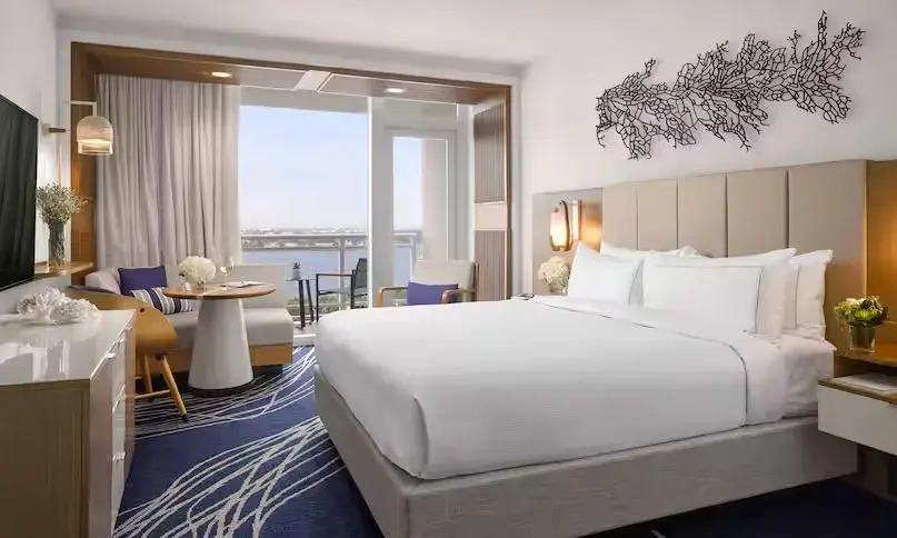 Двухместный номер Tower с балконом и с видом на воду двуспальная кровать в Hilton Fort Lauderdale Marina