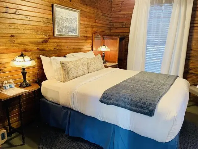 Vintage Double room (full double bed)