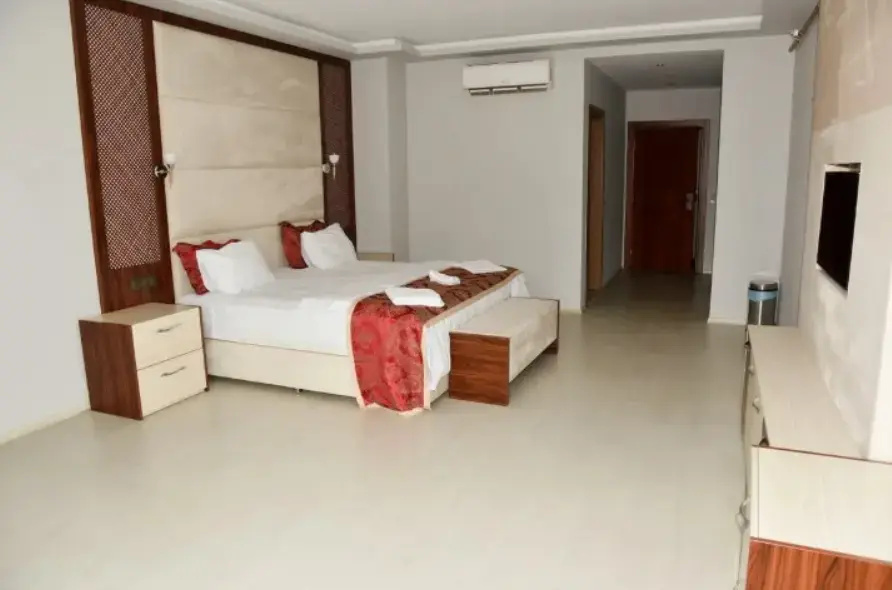 Connecting room