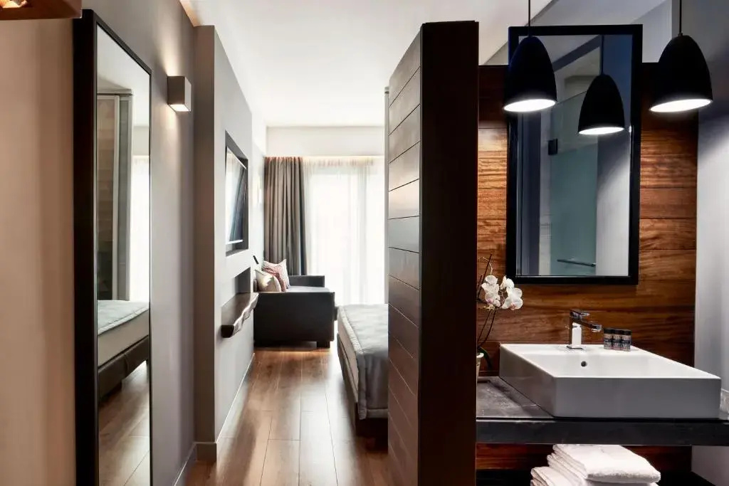Double Junior Suite (full double bed)