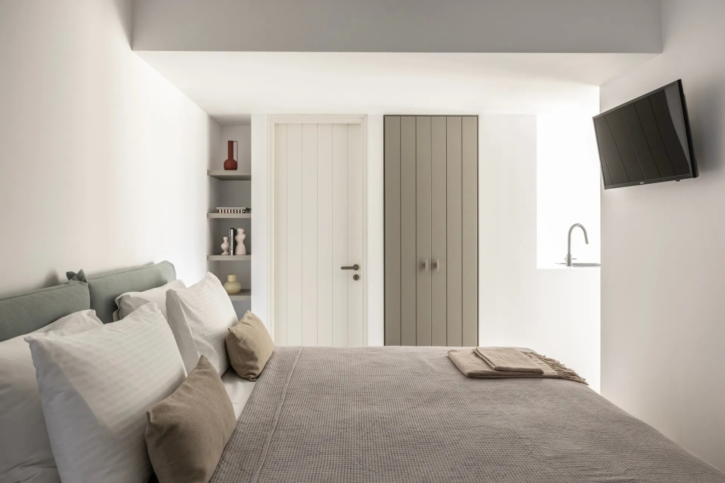 Double Suite (full double bed)