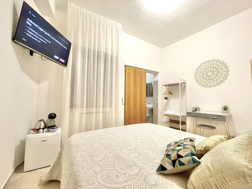 Double room (full double bed)