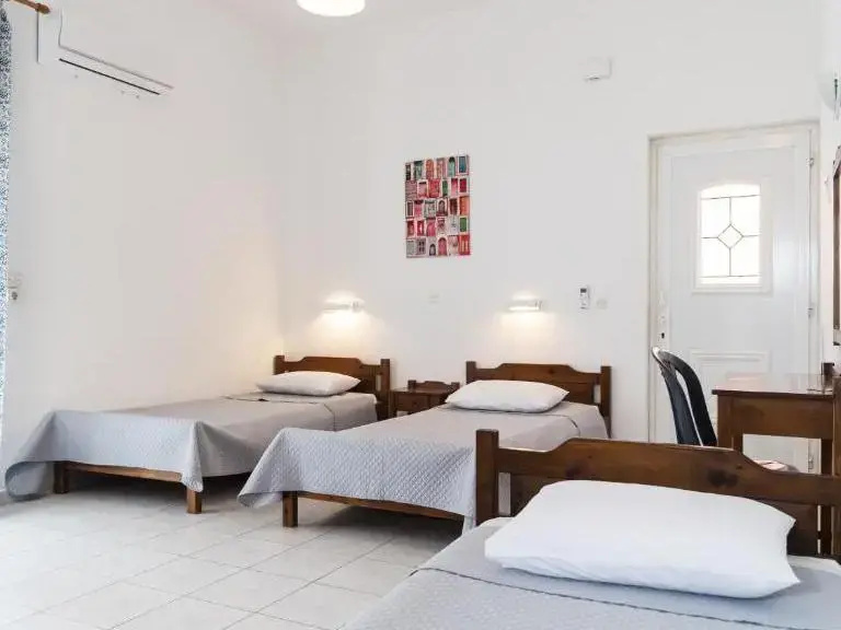 Economy Triple room