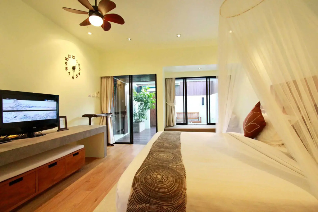 Jasmine - Jacuzzi Senior Deluxe Double room (full double bed)