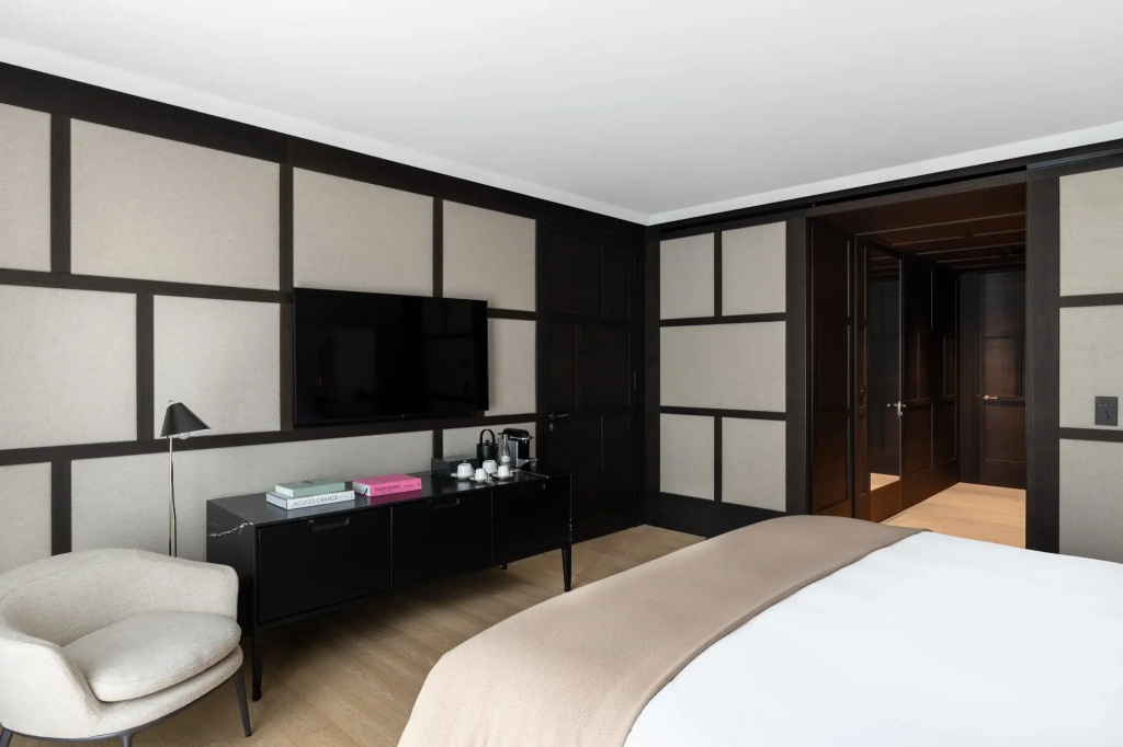 Serlas Wing Grand Double room (full double bed)