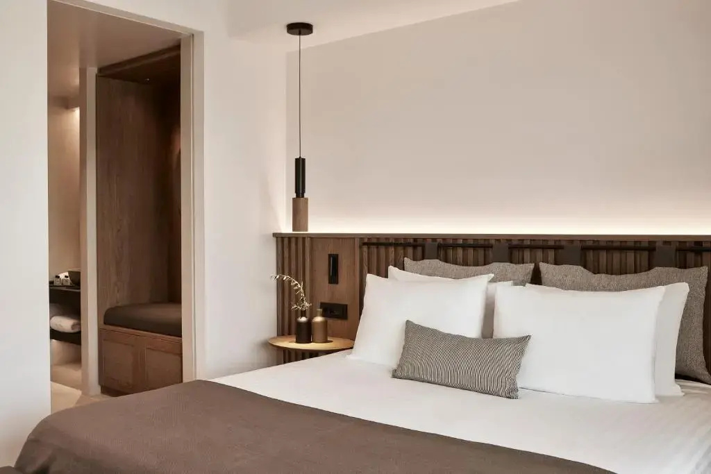 Premier with Private Pool Double Suite (full double bed)