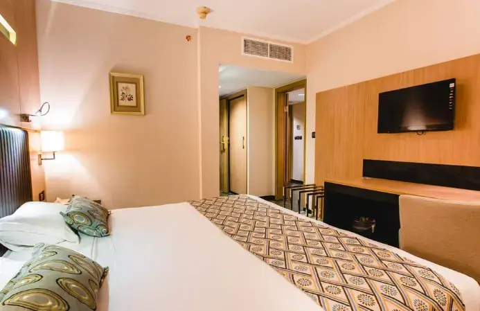 Double Suite (full double bed)