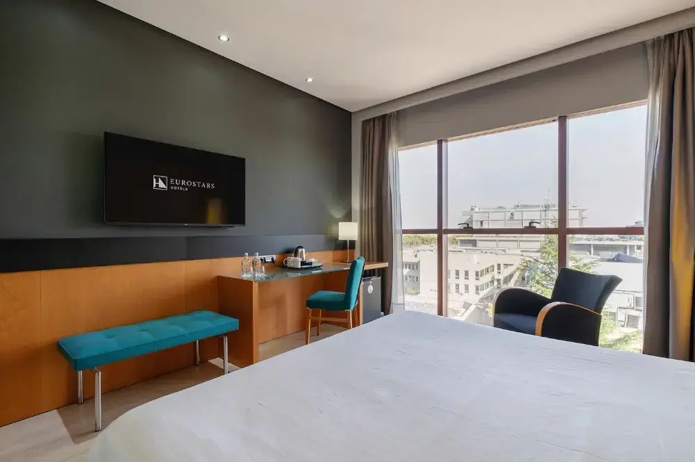 Deluxe Double room (full double bed)