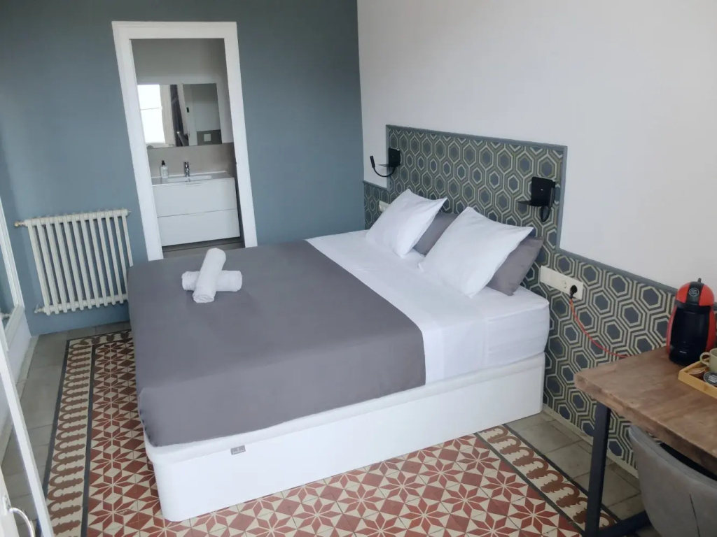 Double room (full double bed)