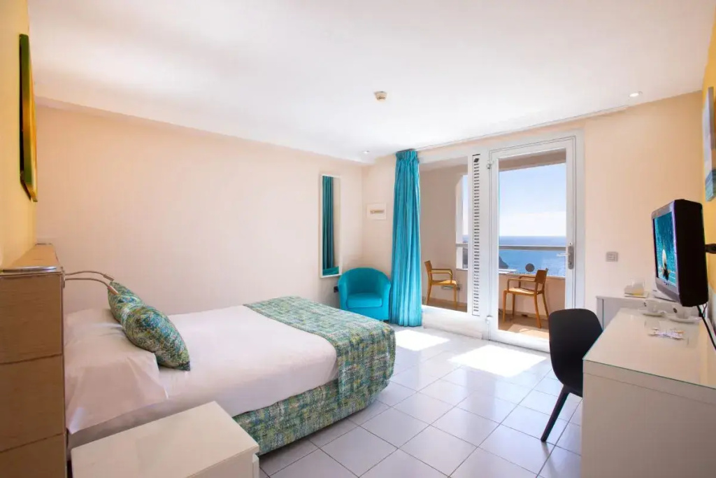 Classic with small balcony room