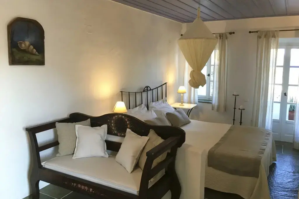 Standard Double Suite (full double bed)
