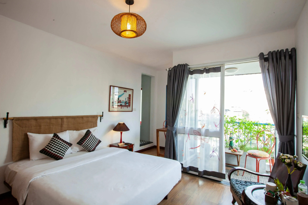 Ginger Double room (full double bed)