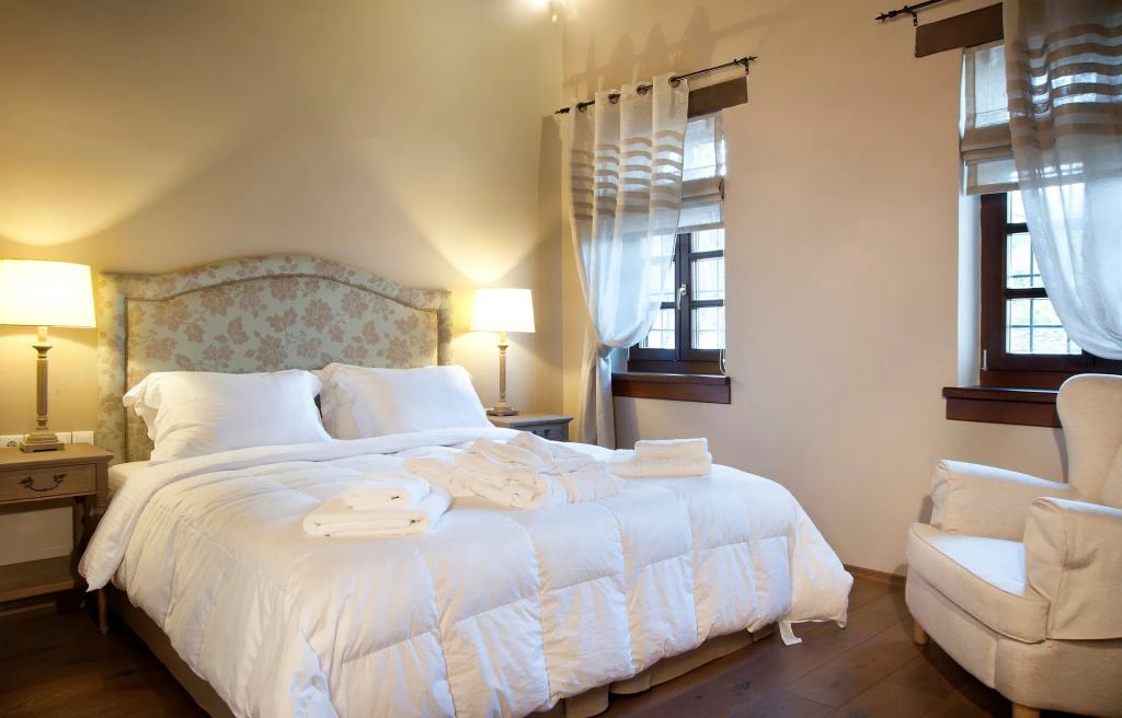 Standard Double room (full double bed)