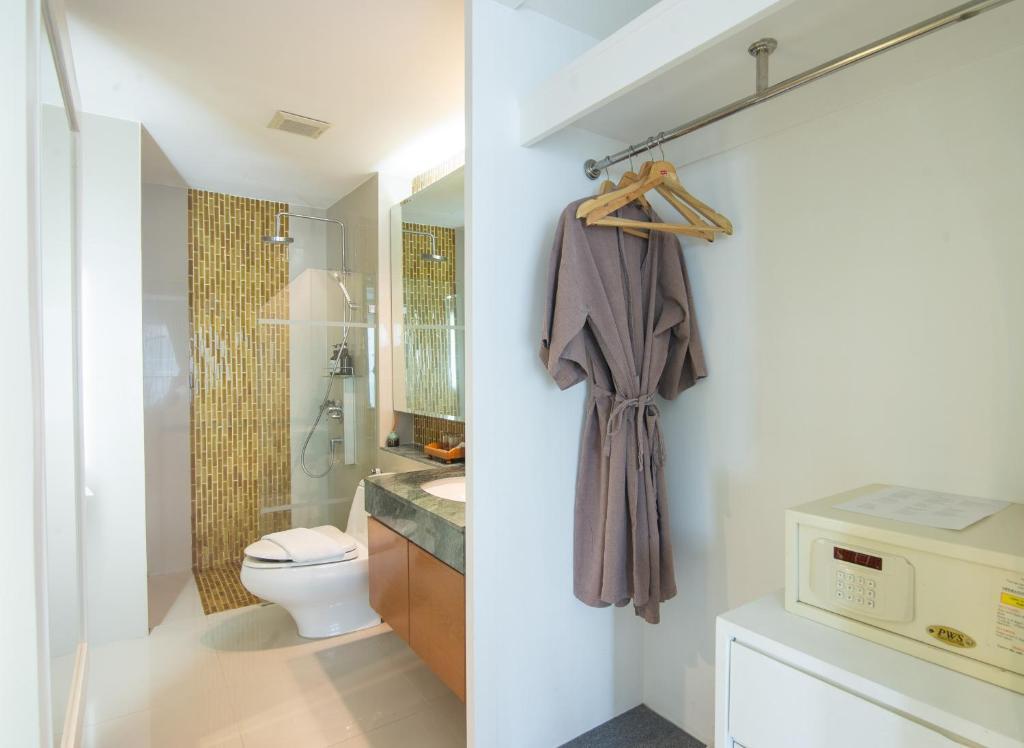 Люкс c 1 комнатой с видом на море в Royal Beach View Suites