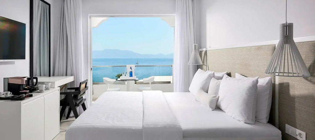 2 Bedrooms Deluxe Family Suite with sea view