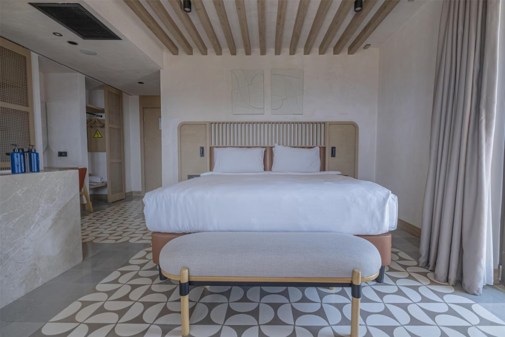 Premium Corner Double room (full double bed)