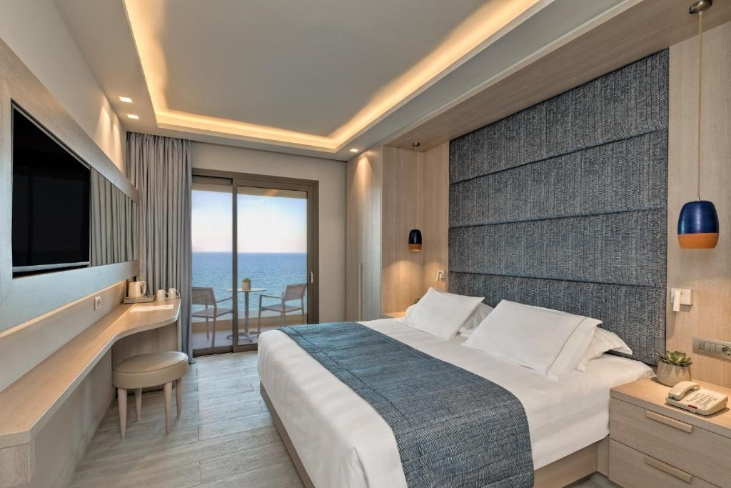 Deluxe Double room seafront (full double bed)