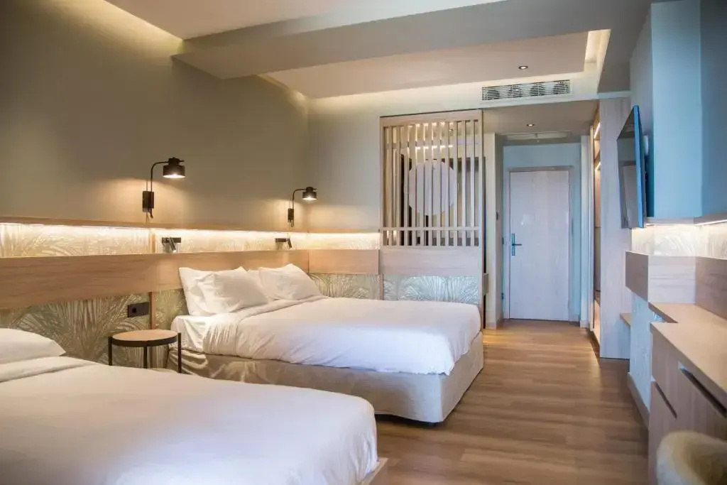 With Outdoor Hot Tub Petite Suite with sea view