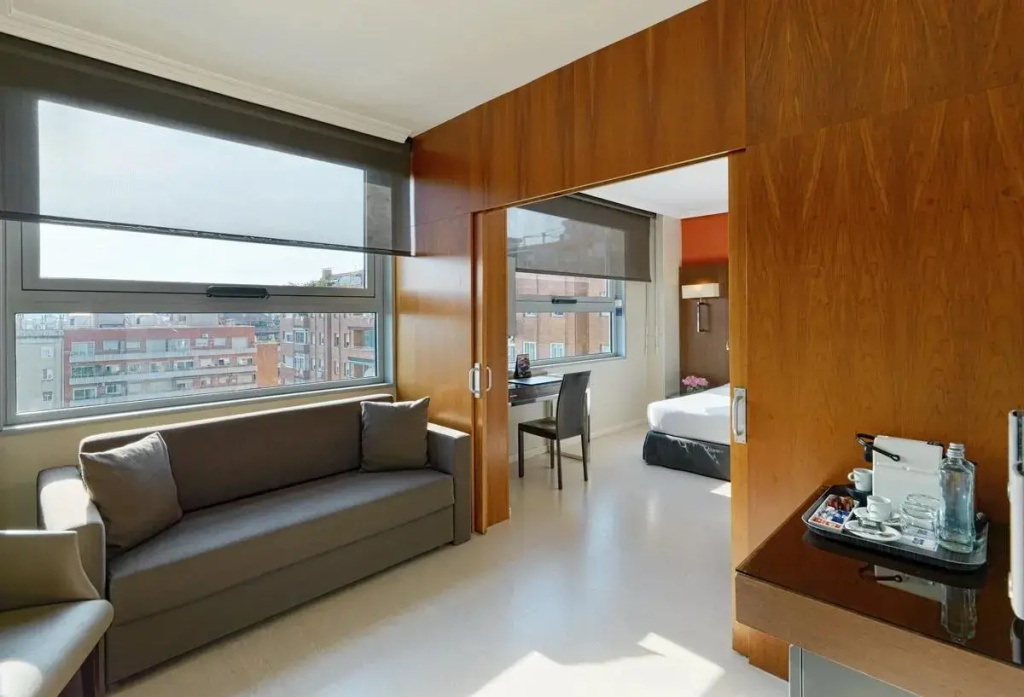 Double Suite (full double bed)