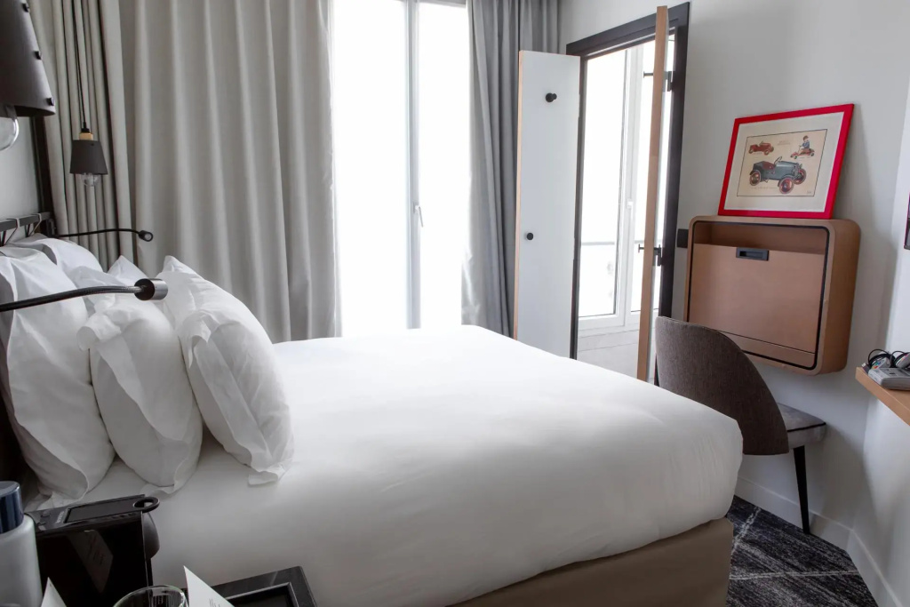 Petite Double room (full double bed)