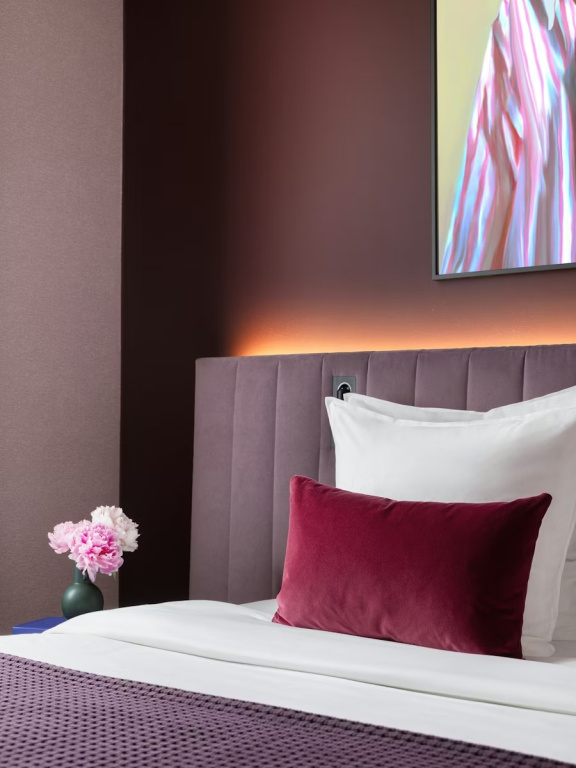 Medium Double room (full double bed)