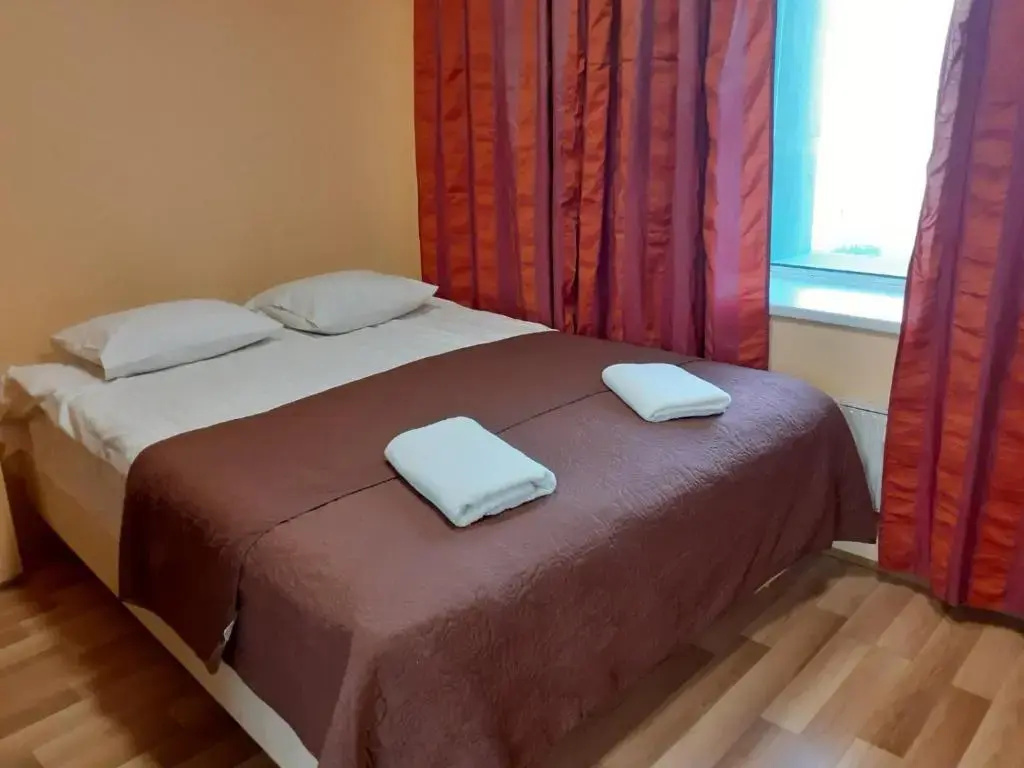 Double room (full double bed)