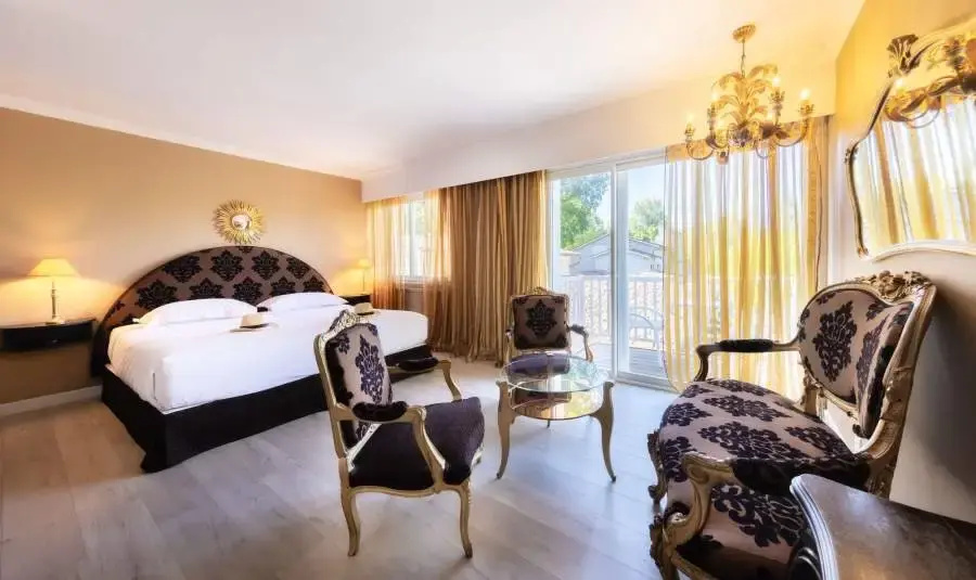Deluxe Prestige Double room (full double bed)